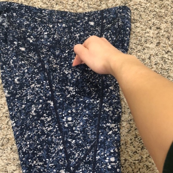 Athleta Stash Pocket Cropped Leggings Size Small Navy Blue Sandstone Print - Picture 3 of 10